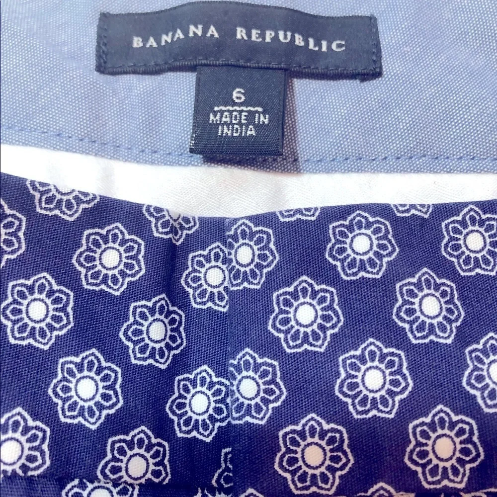 Banana Republic Navy White Floral Printed 5” inseam Shorts Women’s size 6 NWOT